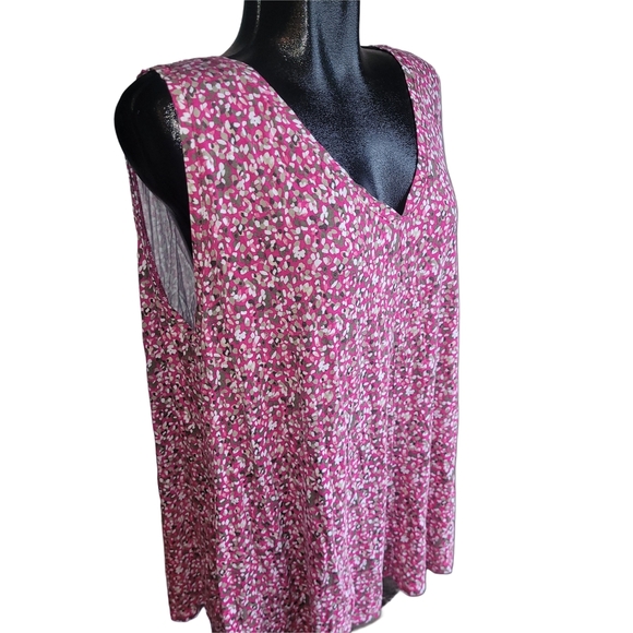 Lane Bryant Floral Red Sleeveless Top 22 - Picture 2 of 6